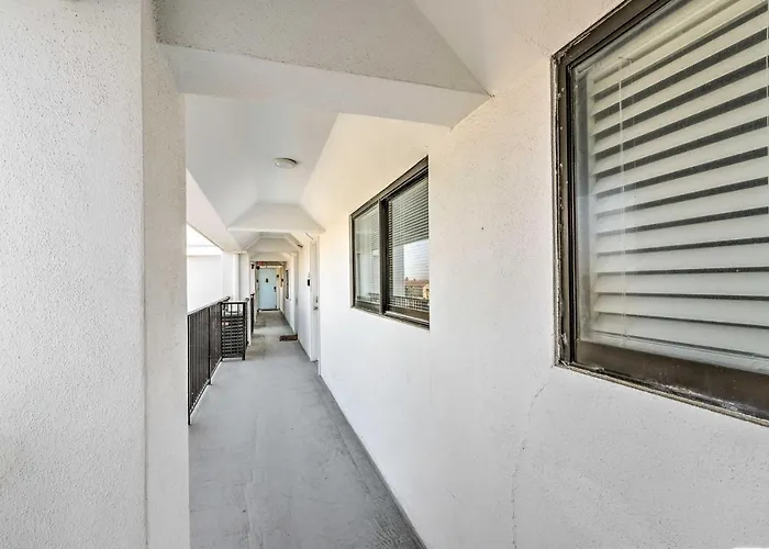 Galveston Oceanfront Condo With Balcony And View!